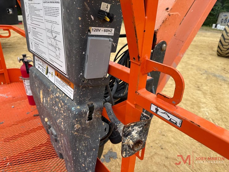 2015-jlg-1250ajp-image-15