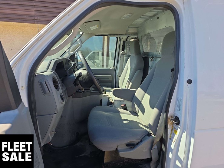2011-ford-cargo-image-17