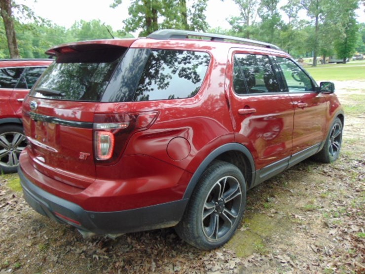 2015-ford-explorer-image-8