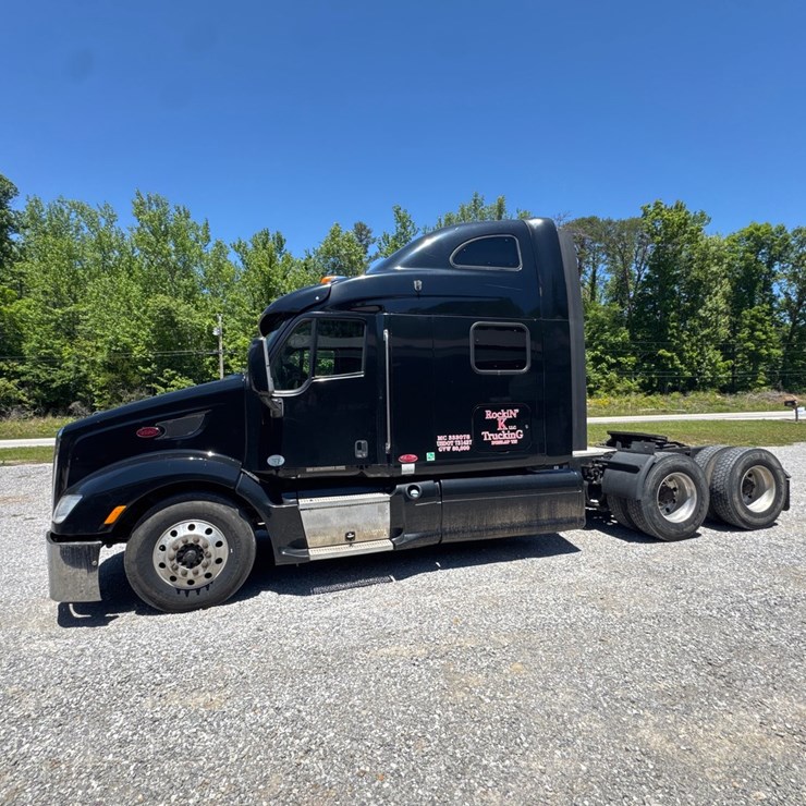 2013 PETERBILT 587