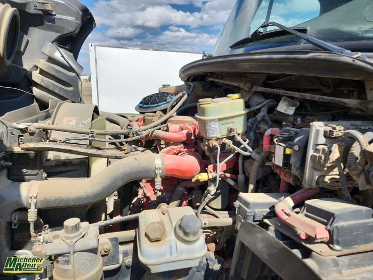 2019-freightliner-m2-106-image-22