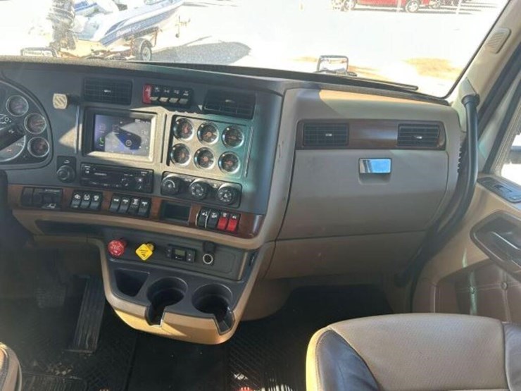 2020-kenworth-t680-image-15