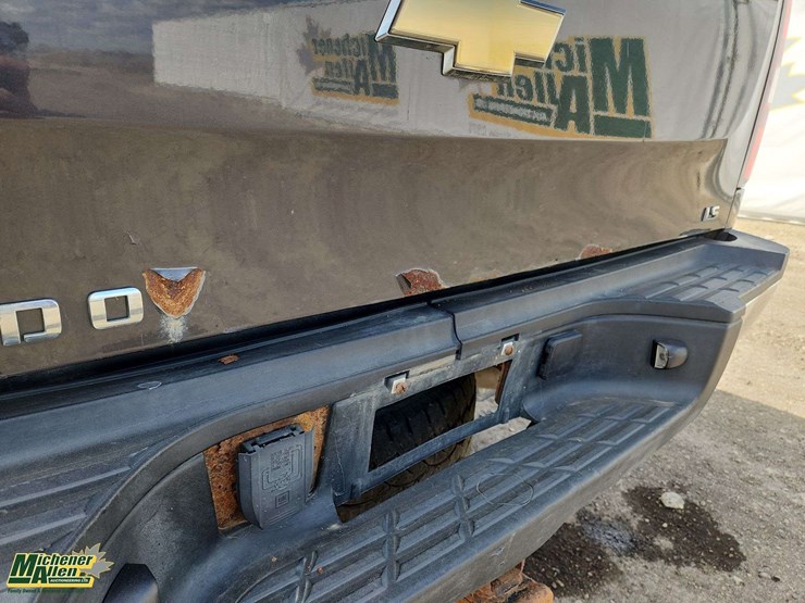 2010-chevrolet-silverado-2500hd-ls-image-37