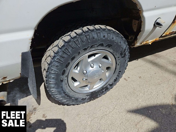 2010-ford-cargo-image-12