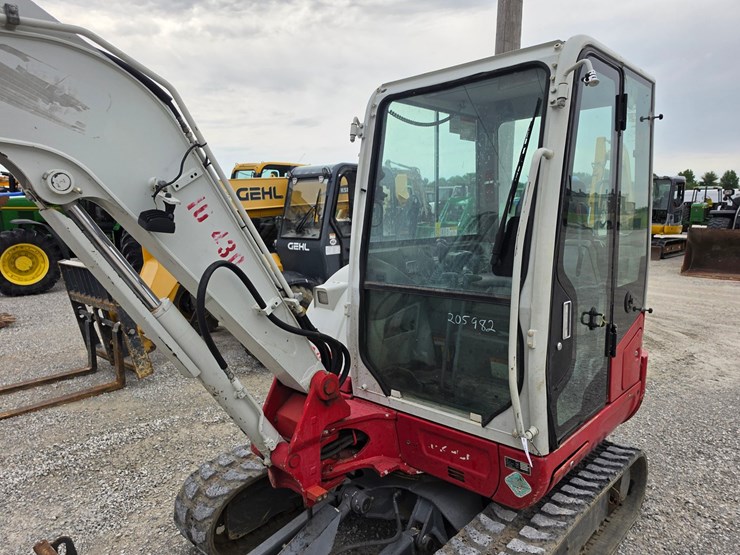 2021-takeuchi-tb240-image-5