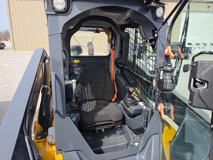 2018-deere-333g-image-7