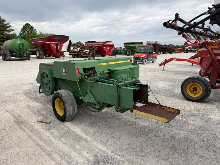 john-deere-337-image-9
