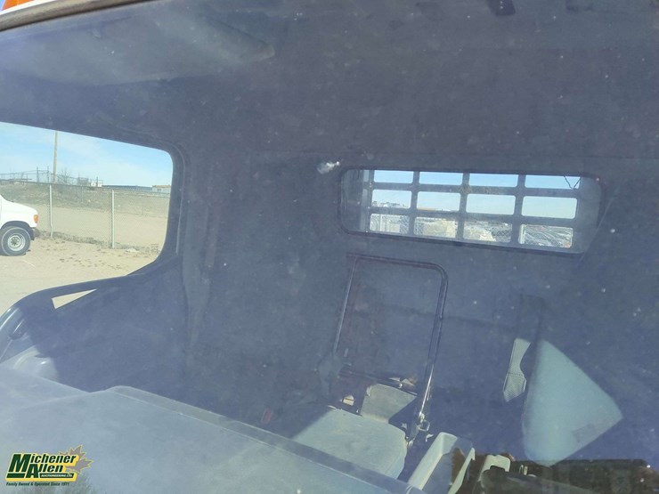 2015-mitsubishi-fuso-fe180-image-24