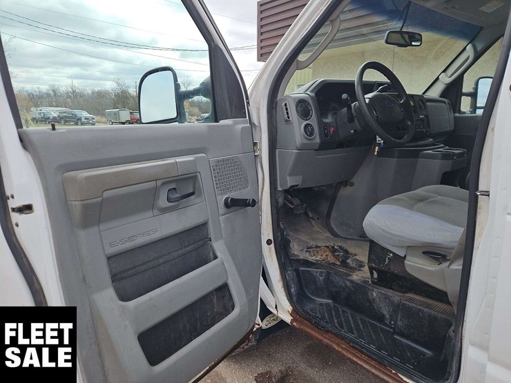 2011-ford-cargo-image-16