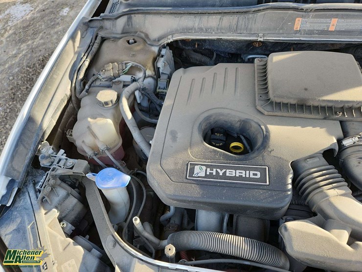 2014-ford-fusion-hybrid-se-auto-sedan-image-27