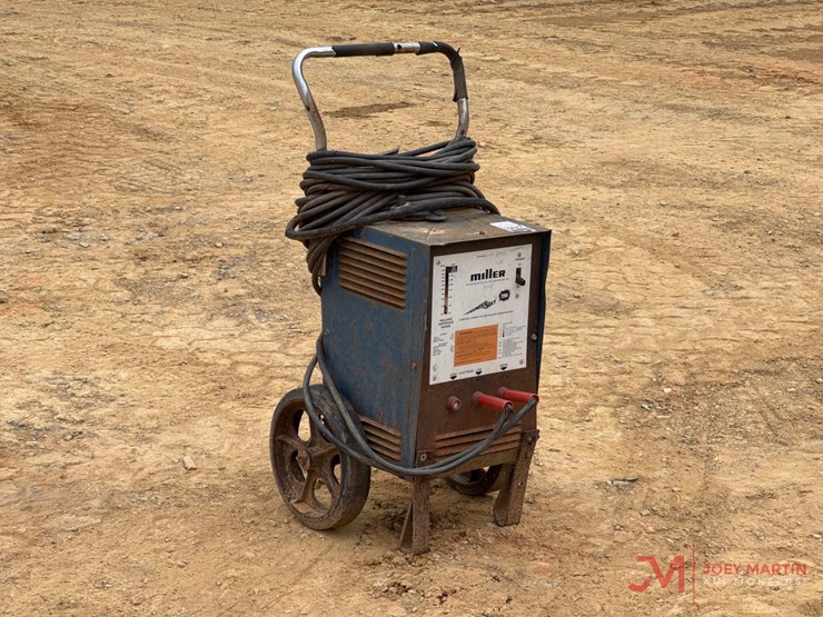 miller-ja-45-thunder-bolt-electric-welder-image-1