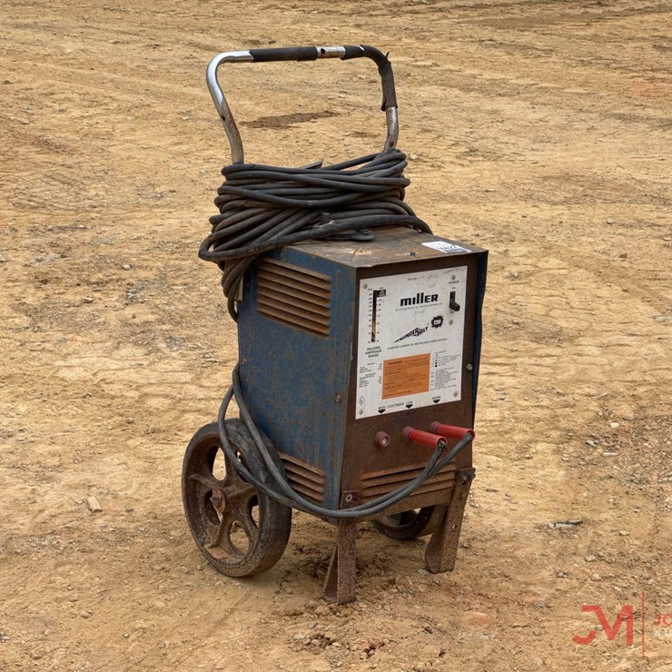 MILLER JA-45 THUNDER BOLT ELECTRIC WELDER