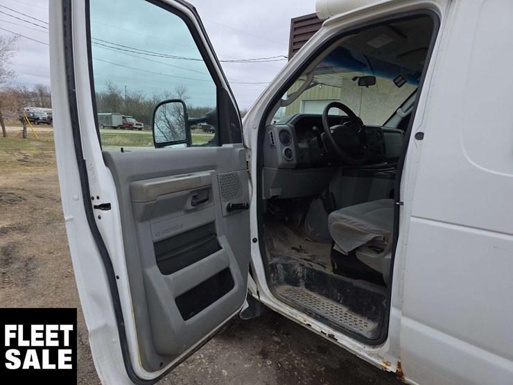 2011-ford-cargo-image-16