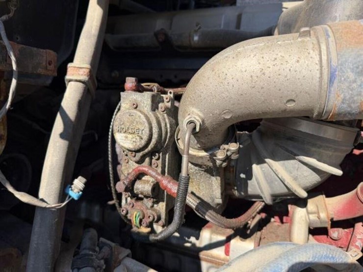 2016-mack-granite-gu813-image-19