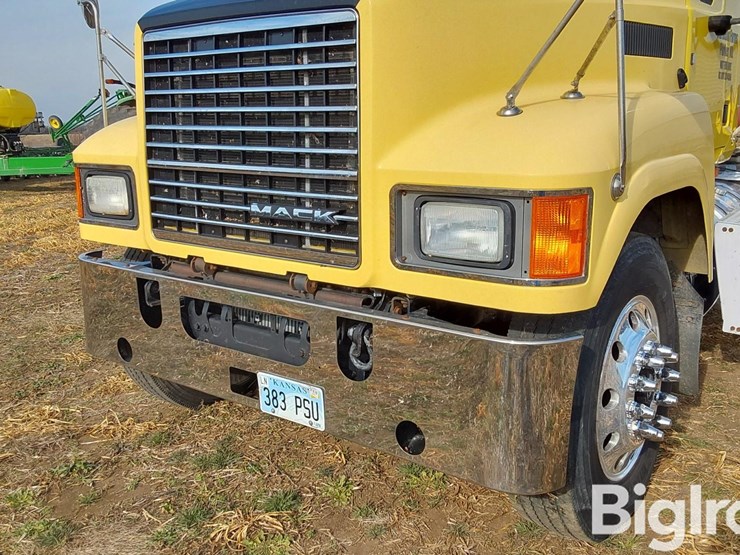 2016-mack-pinnacle-chu613-image-11