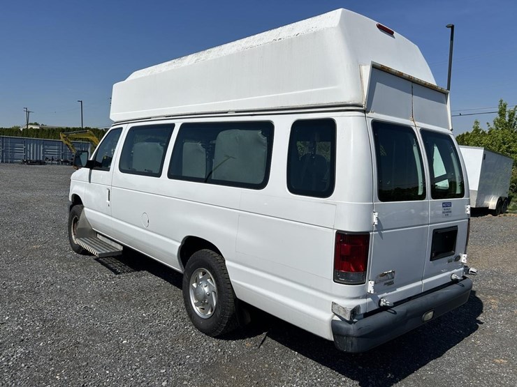 2013-ford-e350-image-3