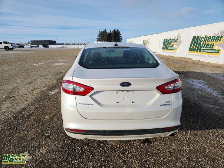 2014-ford-fusion-hybrid-se-auto-sedan-image-7