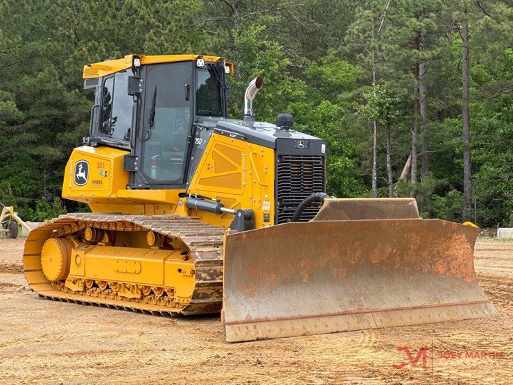 deere-750-image-1