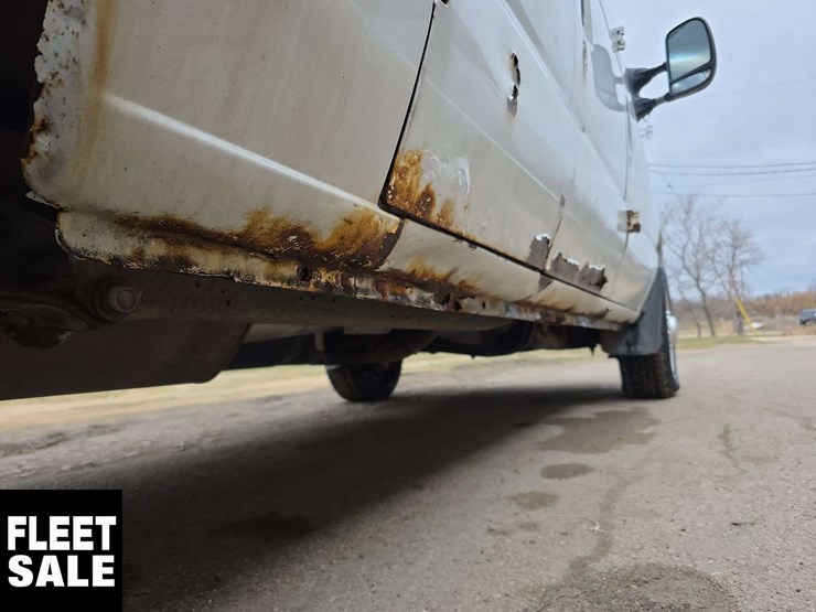 2011-ford-cargo-image-11