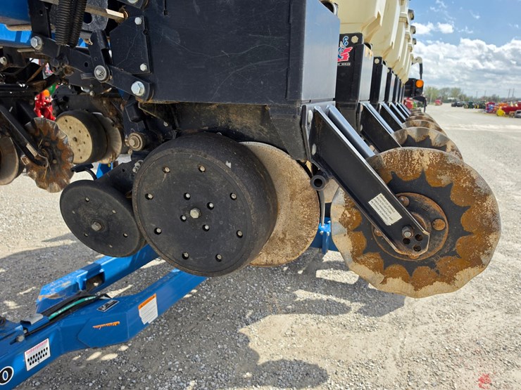 2010-kinze-3500-image-4