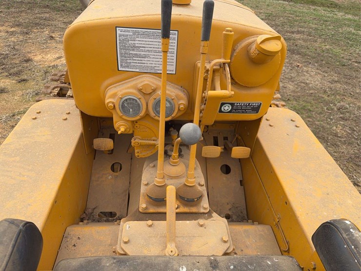 caterpillar-twenty-two-image-32