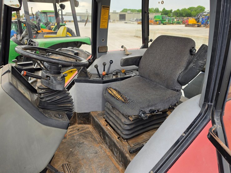 1992-case-ih-5120-image-11