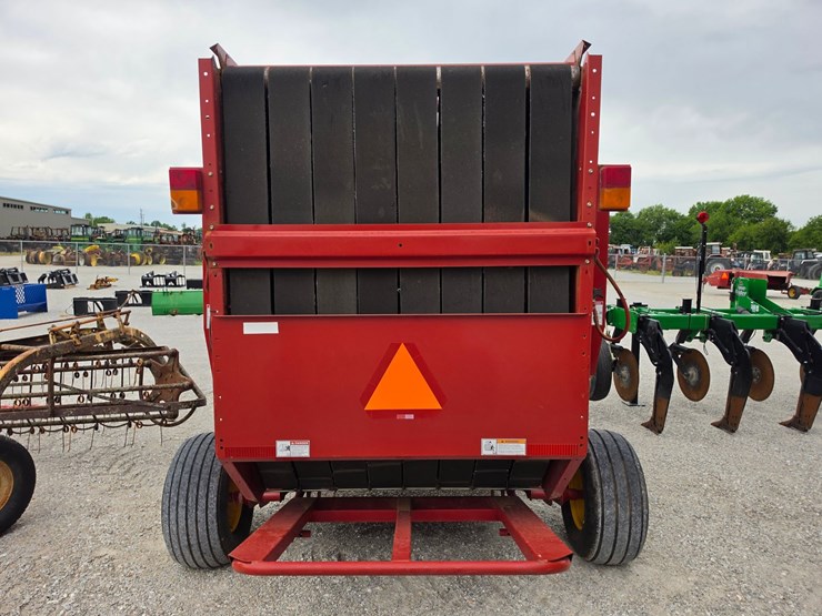 2007-new-holland-br7090-image-7