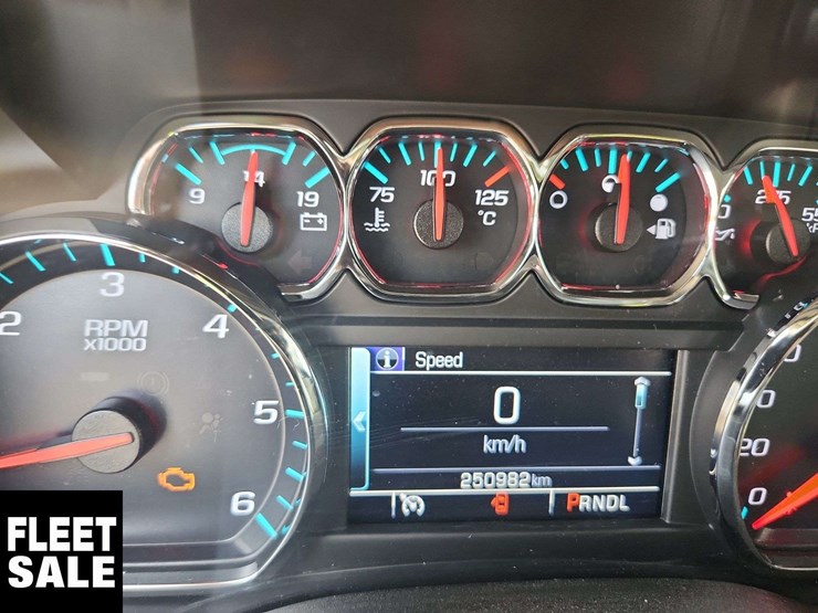 2018-chevrolet-tahoe-image-24