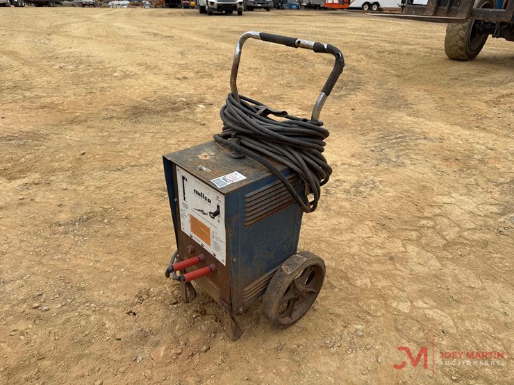 miller-ja-45-thunder-bolt-electric-welder-image-4