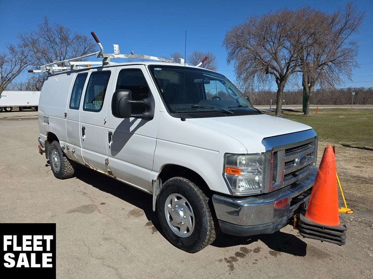 2011-ford-cargo-image-2