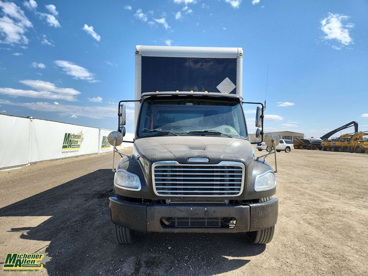 2019-freightliner-m2-106-image-17