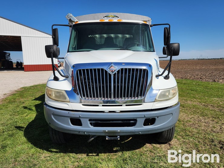 2005-international-durastar-4400-image-2