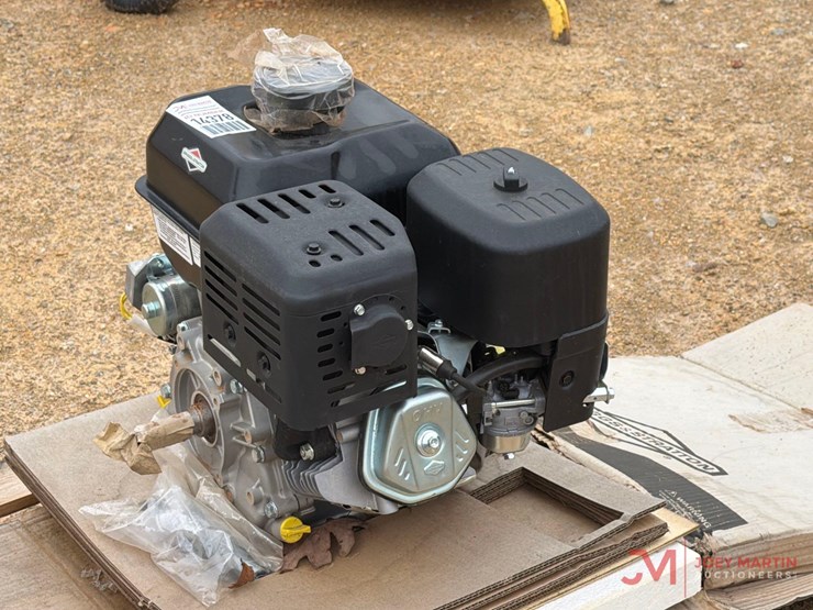 unused-briggs-gas-powered-engine-image-4