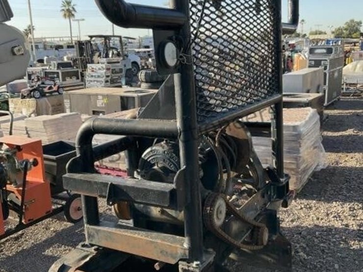 frame-mount-hydraulic-winch-&-headache-rack-image-2