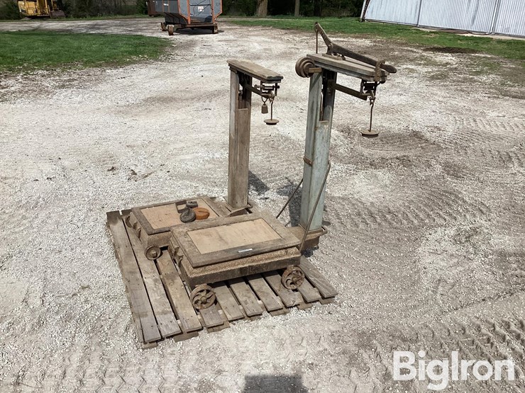 fairbanks-&-howe-antique-scales-w/-weights-image-6