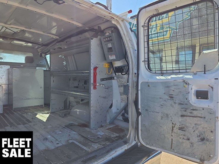 2011-ford-cargo-image-25