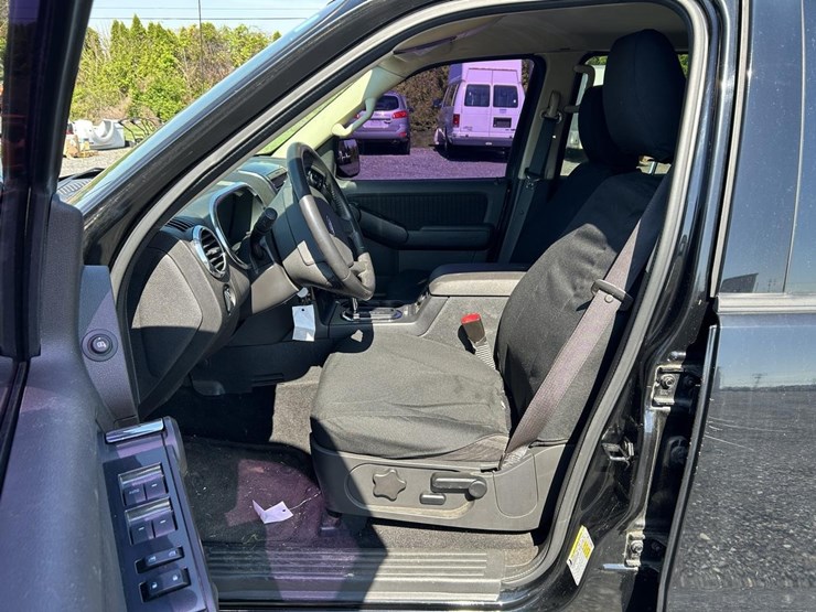 2010-ford-explorer-xlt-image-15