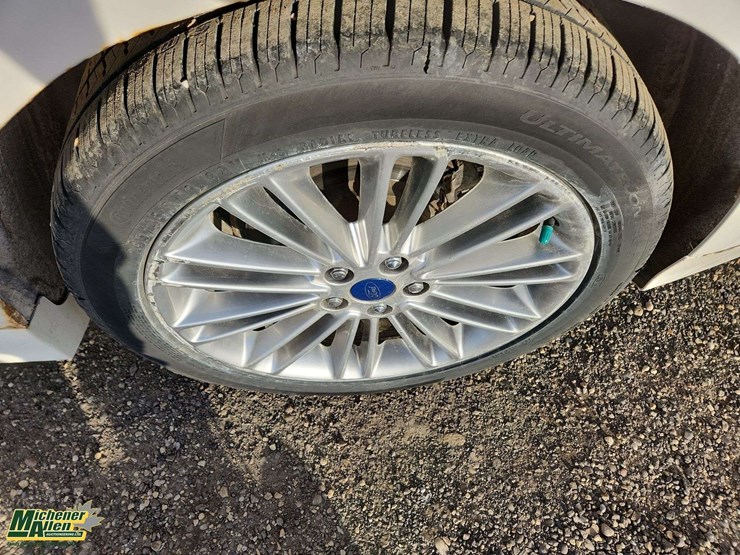 2014-ford-fusion-hybrid-se-auto-sedan-image-13