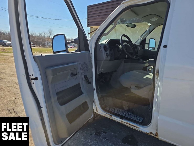 2011-ford-cargo-image-16