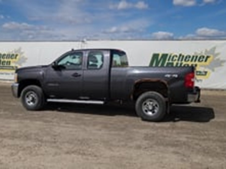 2010-chevrolet-silverado-2500hd-ls-image-5