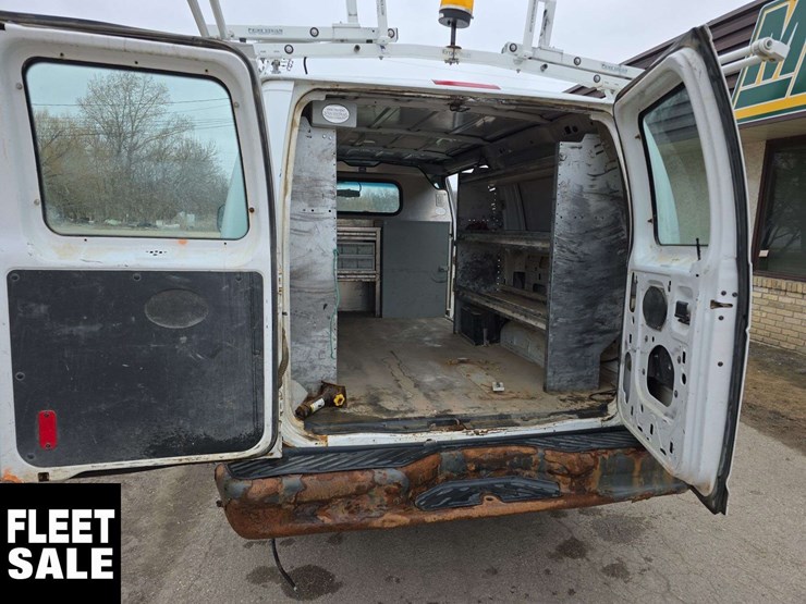2011-ford-cargo-image-24