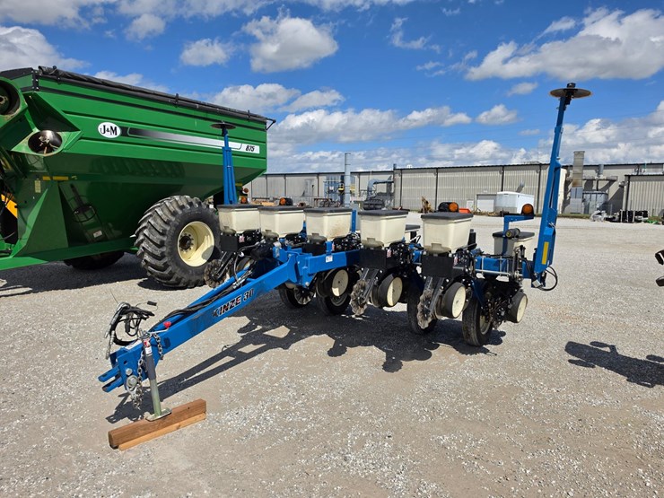 2016-kinze-3000-image-1