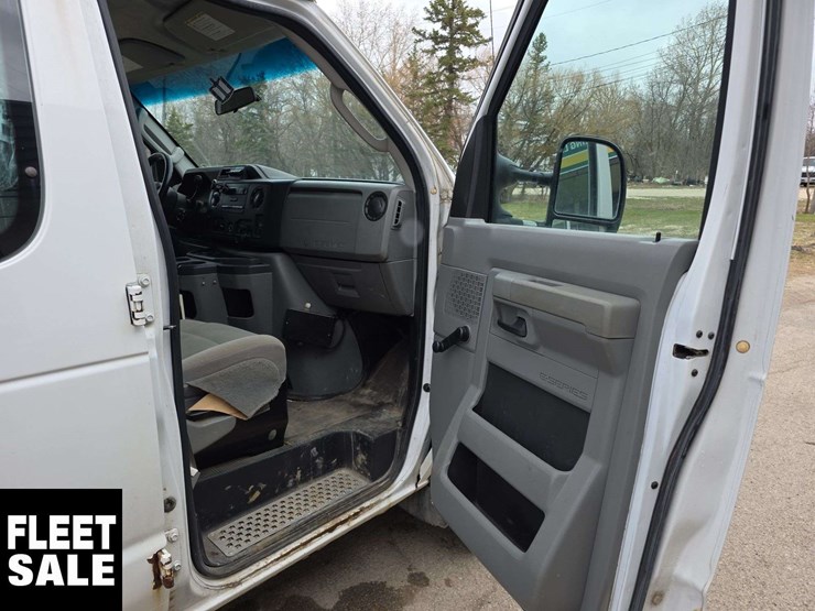 2011-ford-cargo-image-28