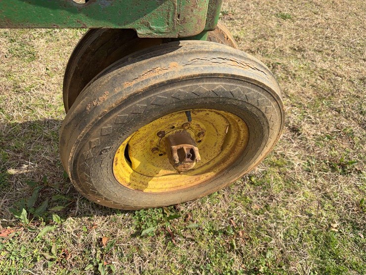 john-deere-b-image-15
