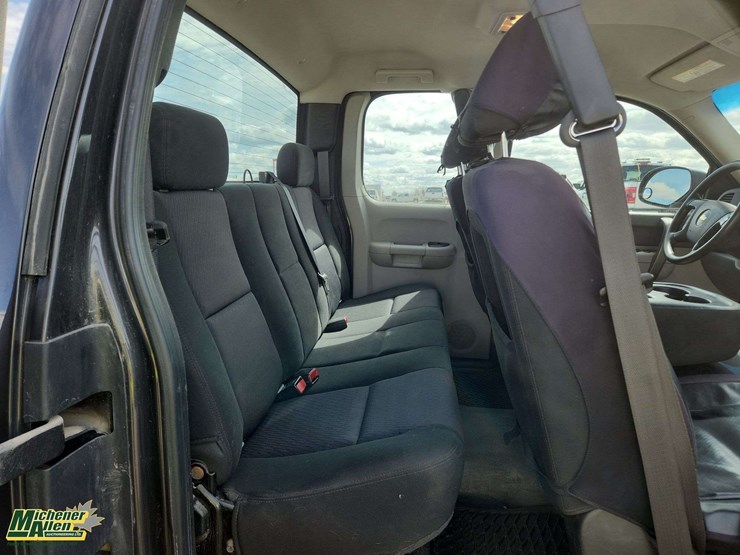2010-chevrolet-silverado-2500hd-ls-image-18