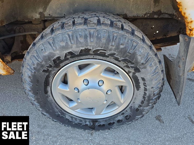 2011-ford-cargo-image-15