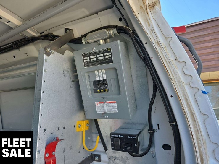 2011-ford-cargo-image-26