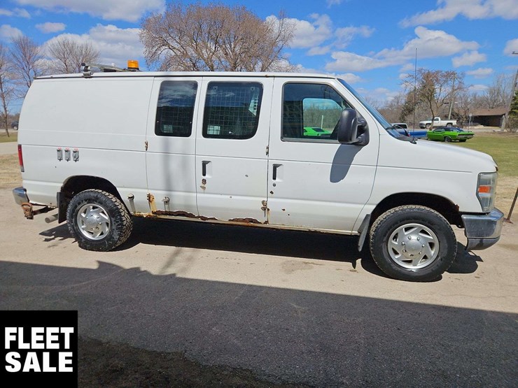 2010-ford-cargo-image-6