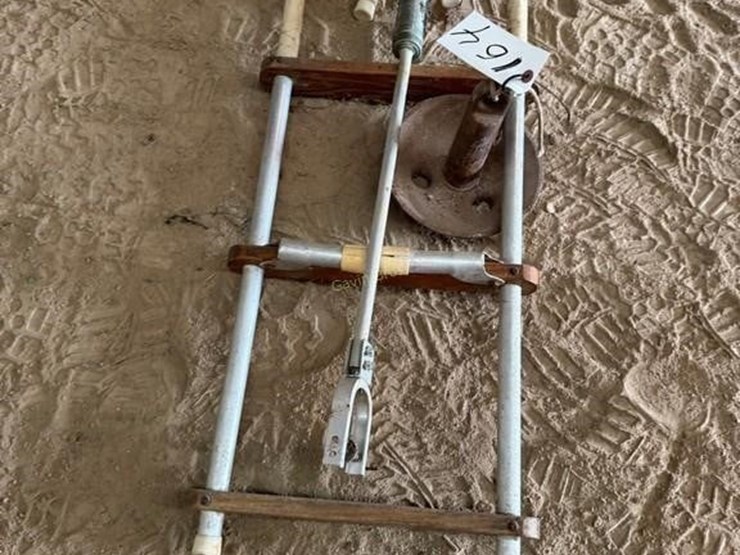 boat-ladder,-light,-anchor-image-5