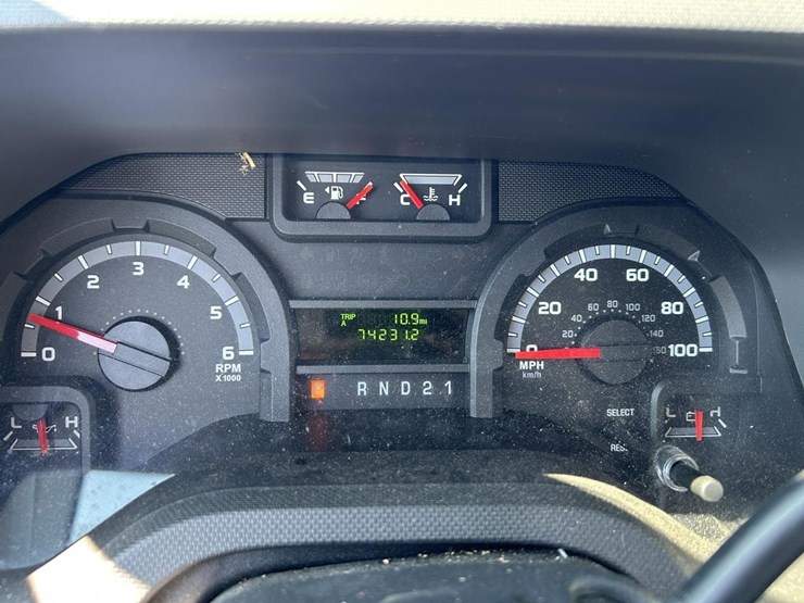 2013-ford-e350-image-24